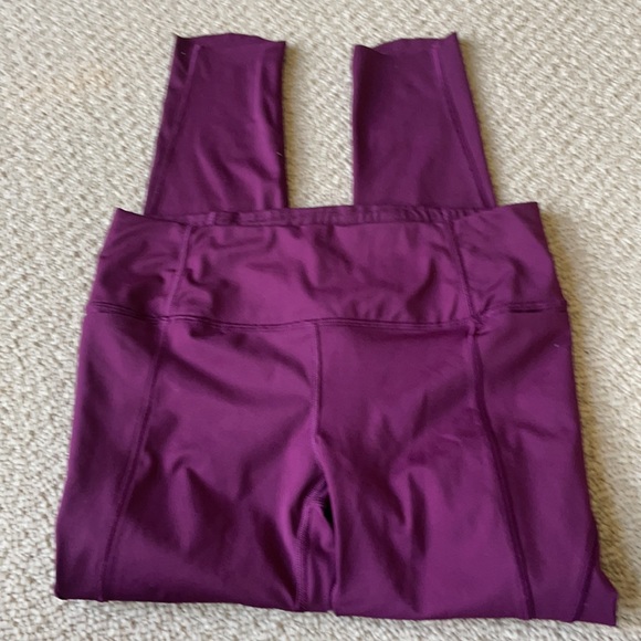 Athleta scalloped bottom w/pocket leggings - Picture 3 of 5